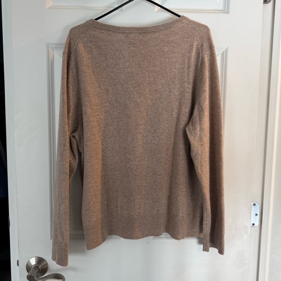 Quince Mongolian cashmere V-Neck oatmeal Sweater - Picture 6 of 6